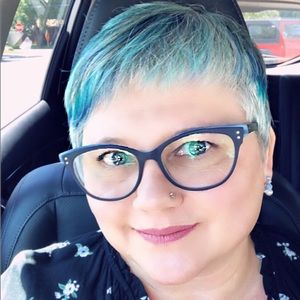 Meet your Posher, Crystal